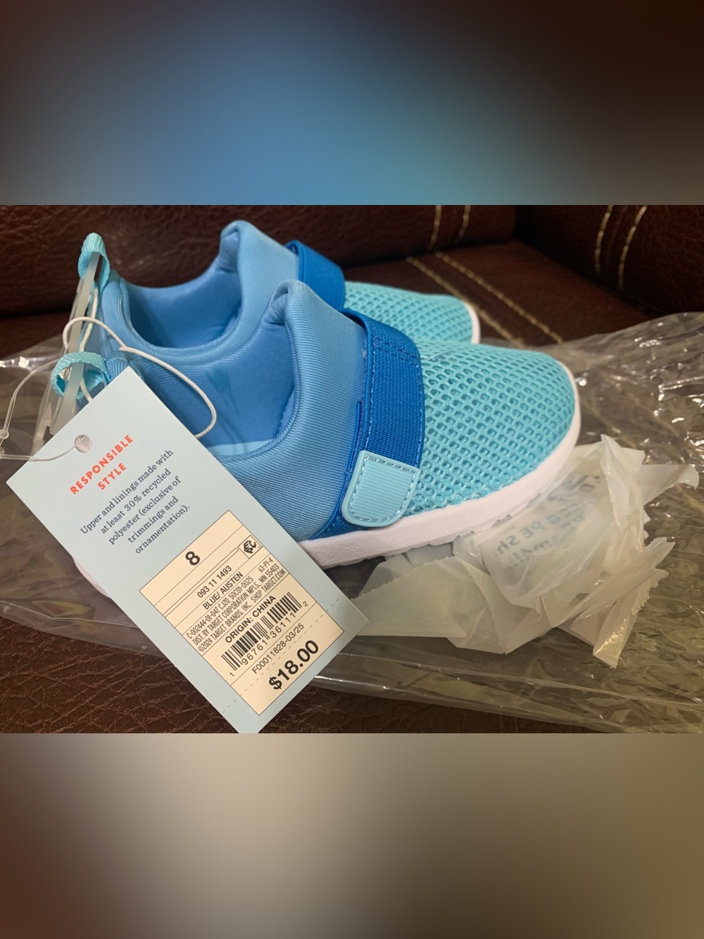 Cat & Jack NWT’s unisex toddler size 8 lightweight water shoes w/Velcro closure